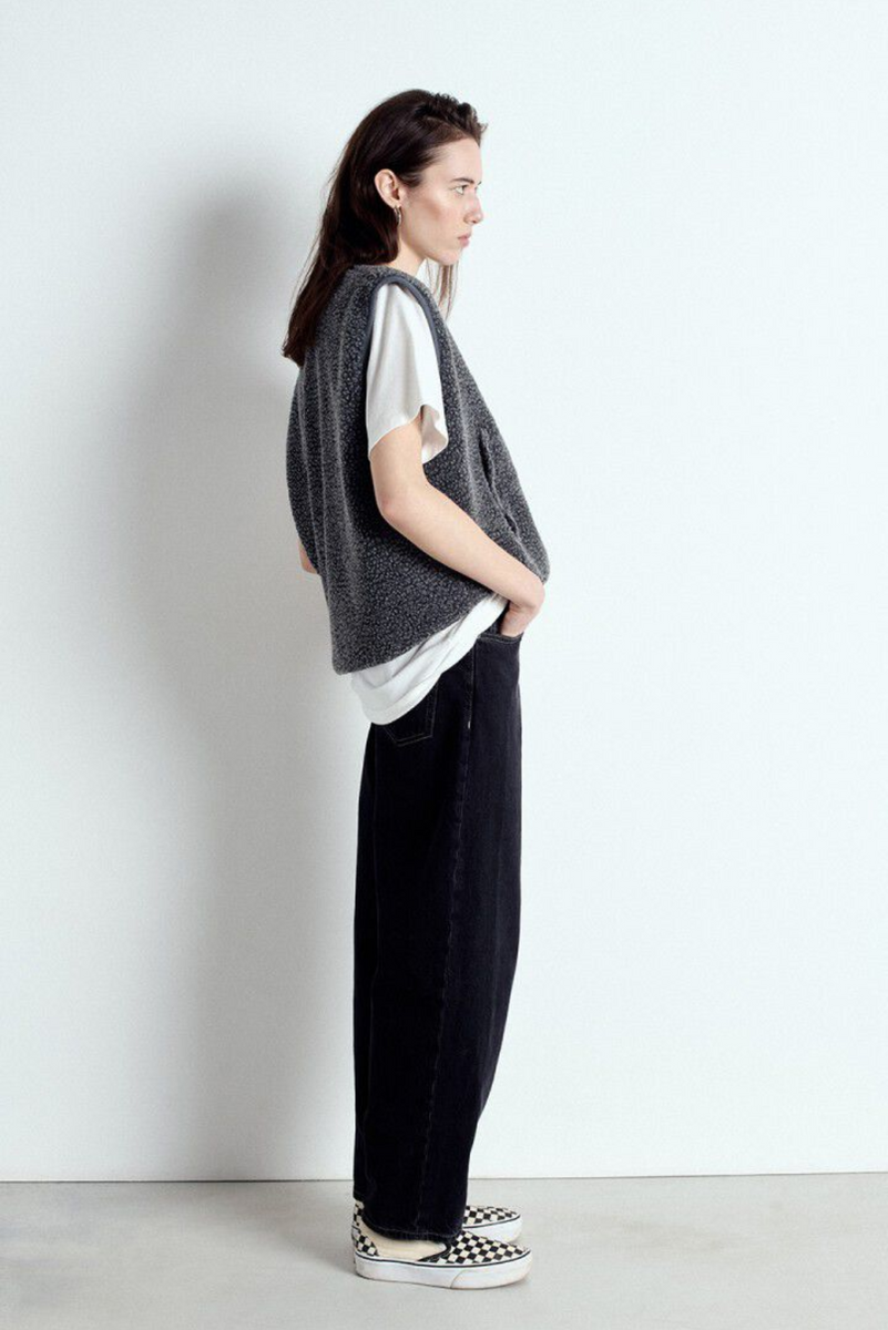 American Vintage Hoktown Vest - Charcoal Melange – Vivid in Bellingen